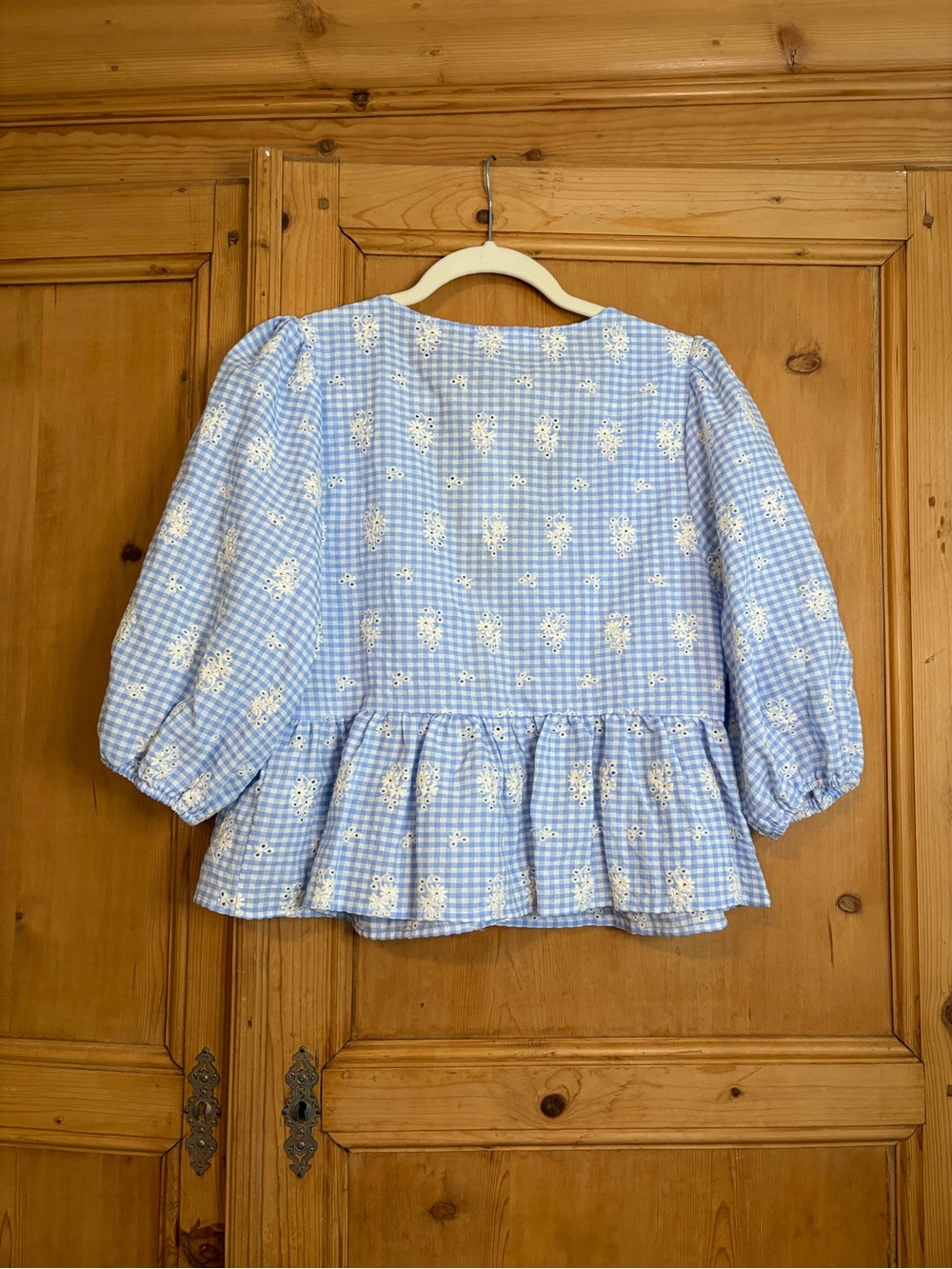 All in Favor Women’s Blue Gingham Floral Embroidered Tie-Front Peplum Top Sz L - Picture 2 of 6